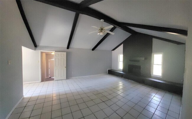 Building Photo - 11849 Doty Dr