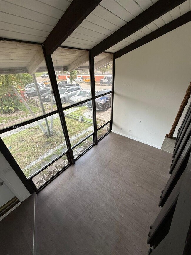 Foto del edificio - 14310 NE 5th Pl