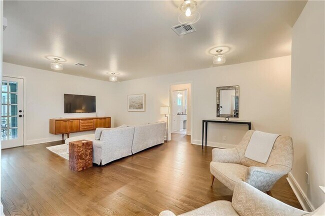 Building Photo - 4513 Highland Terrace