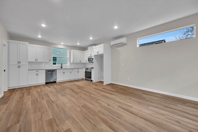 Foto del edificio - Move In Special Up to 3 Month's Free- Newb...