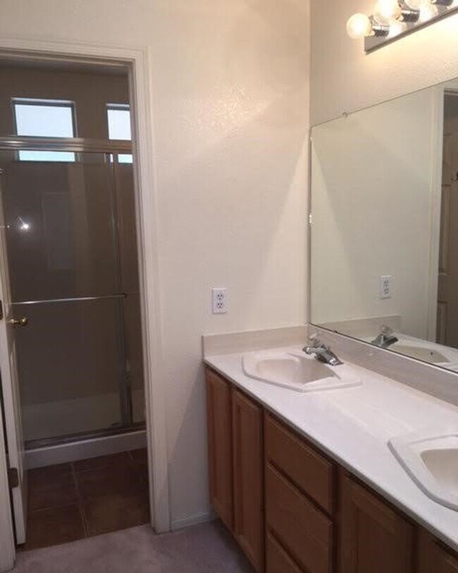 Building Photo - 7078 W Hunnington Dr