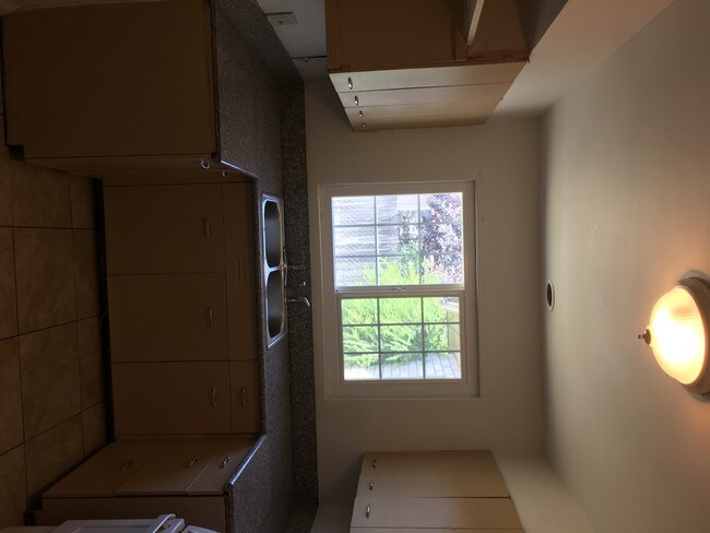 Building Photo - 807 E Shields Ave