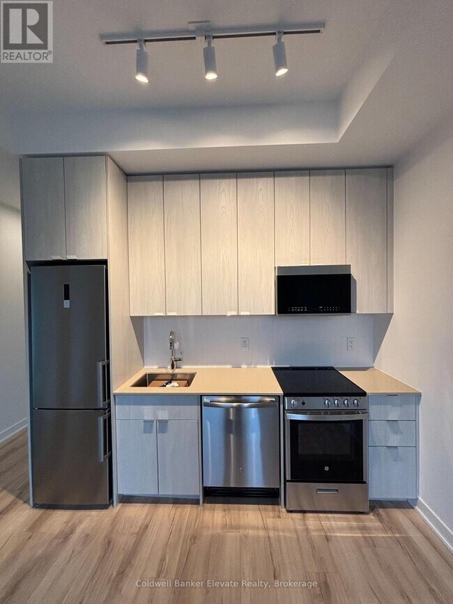 Photo du bâtiment - 1660 Bloor St W