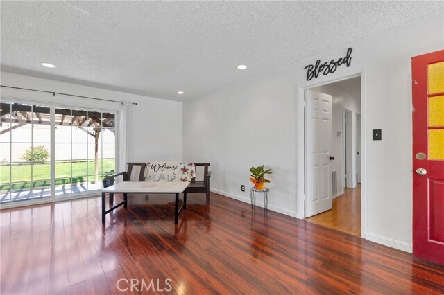 Foto del edificio - 12291 Hampton Ave