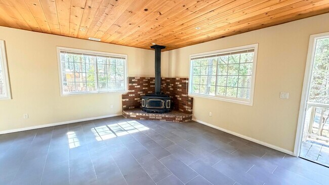 Foto del edificio - 52830 Pine Cove Rd