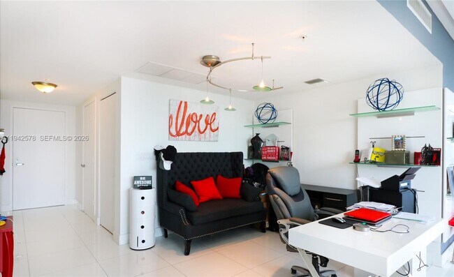 Foto del edificio - 92 SW 3rd St