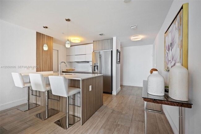 Foto del edificio - 600 NE 27th St