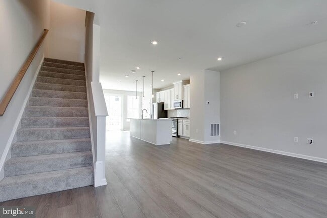 Building Photo - 2013 Twisted Oak Pl