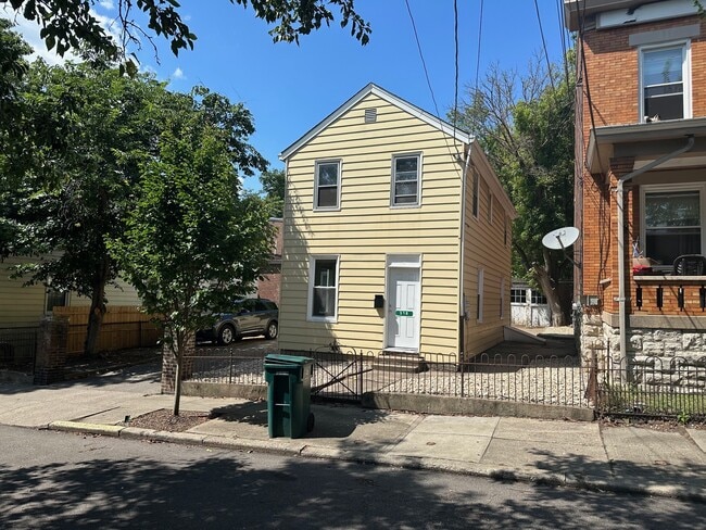 Front Exterior 1 - 318 Emming St