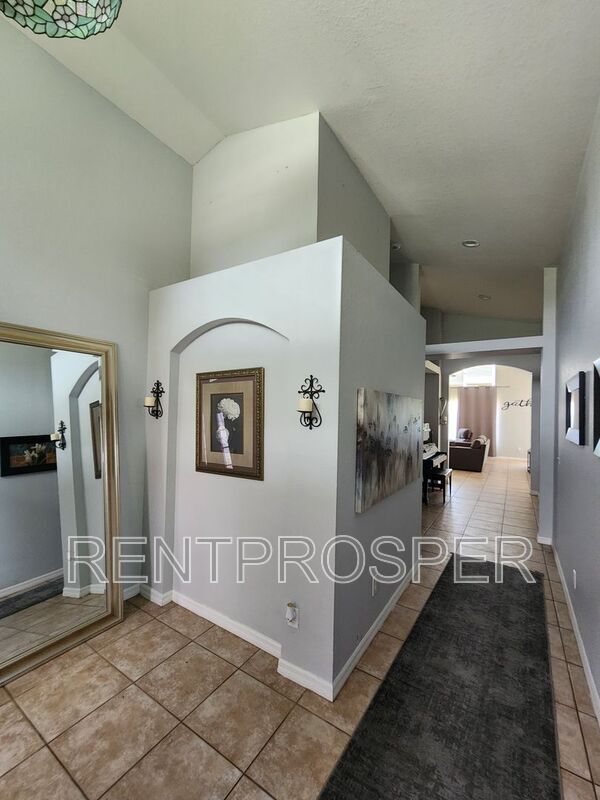 Building Photo - 1315 Vista del Lago Blvd