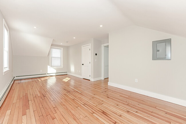 Building Photo - 26 Saint James St
