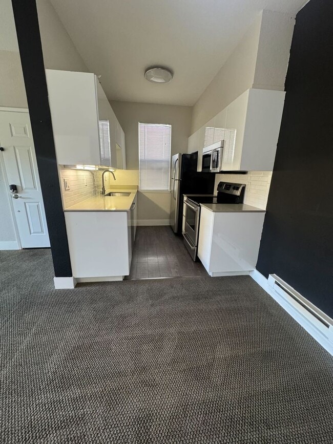 Building Photo - Charming 1 Bed / 1 Bath Apartment in Richm...