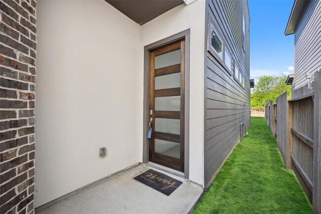 Foto del edificio - 8408 Safeguard St