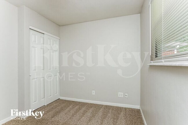 Foto del edificio - 3903 Lexington Dr