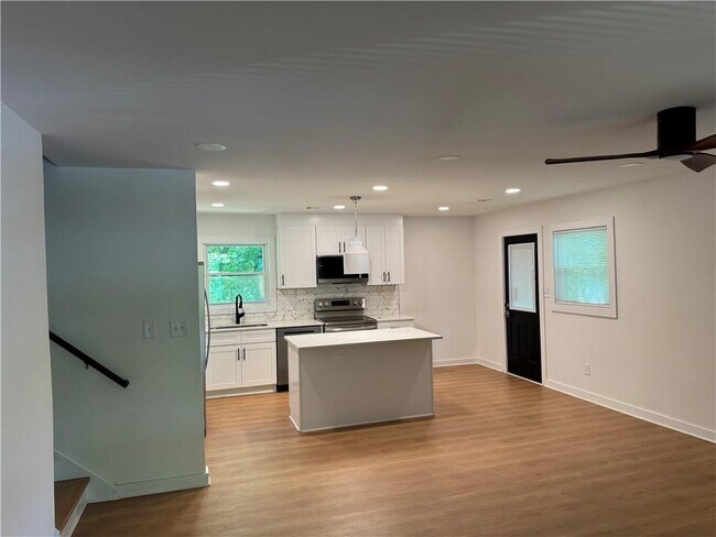 Foto del edificio - 6632 Stark Ct