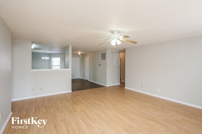 Building Photo - 915 Streamside Dr