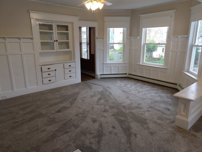 Dining Area - 417 Harris Ave