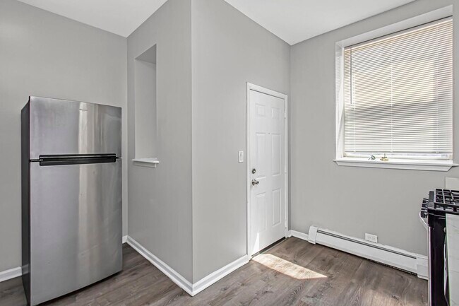 Building Photo - 4125 S Ellis Ave