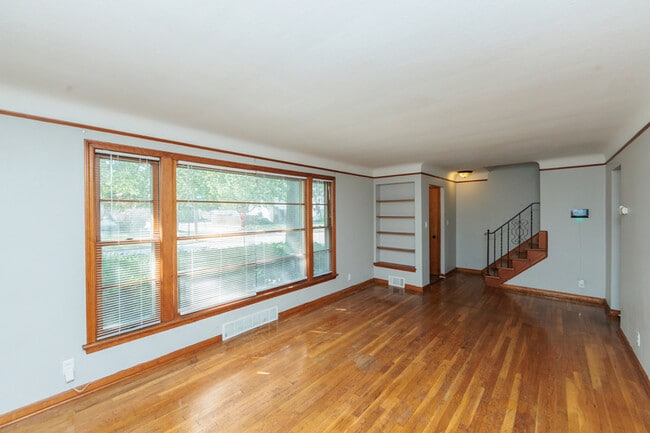 Building Photo - 3827 Covington Rd