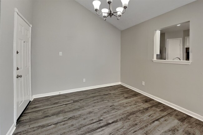 Building Photo - 6823 Heather Hollow Dr