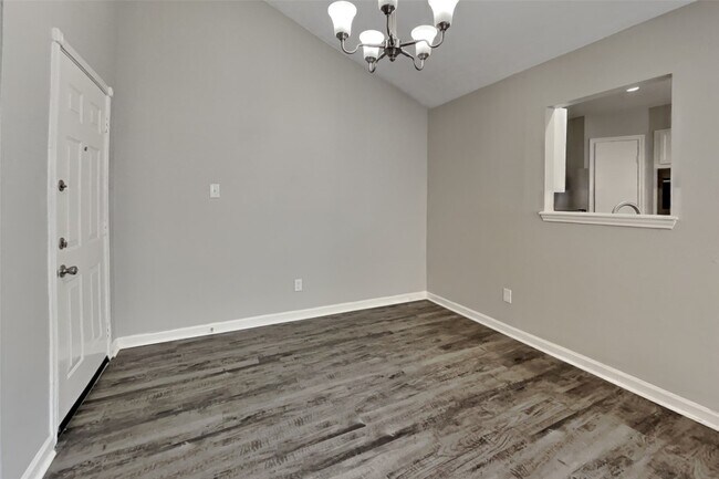 Foto del edificio - 6823 Heather Hollow Dr