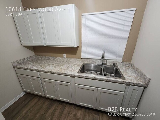 Foto del edificio - 10618 Crestwood Ave