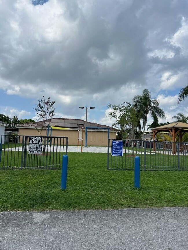Foto del edificio - 13950 SW 151st Ct