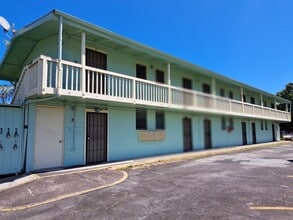 Building Photo - 1303 Kalanianaole St