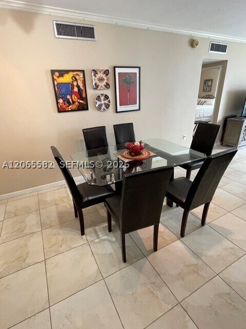 Building Photo - 5001 Collins Ave