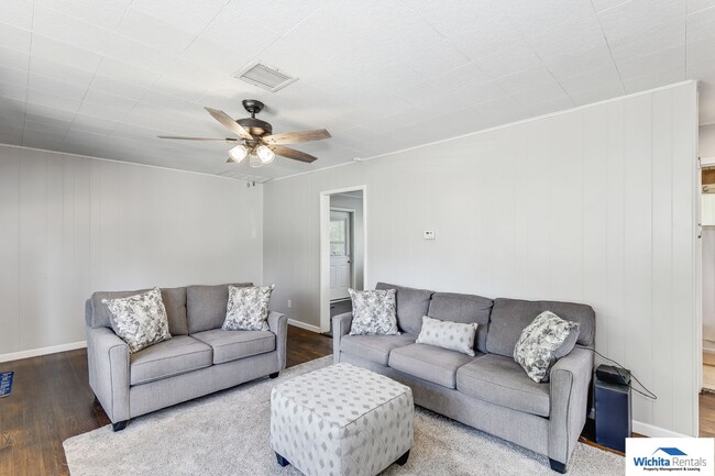 Building Photo - 2 bedroom 1 bath home