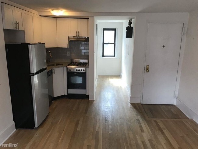 Building Photo - Studio, 1 bath  - 58 W 8th St