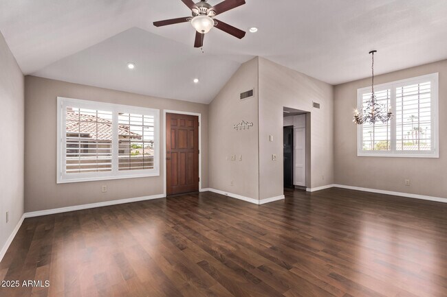 Foto del edificio - 10015 E Mountain View Rd