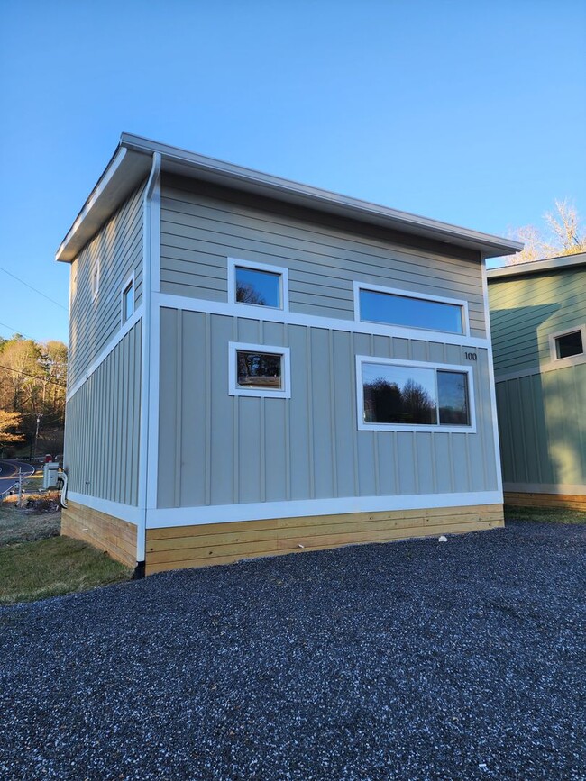 Building Photo - New Construction Rental-East Asheville