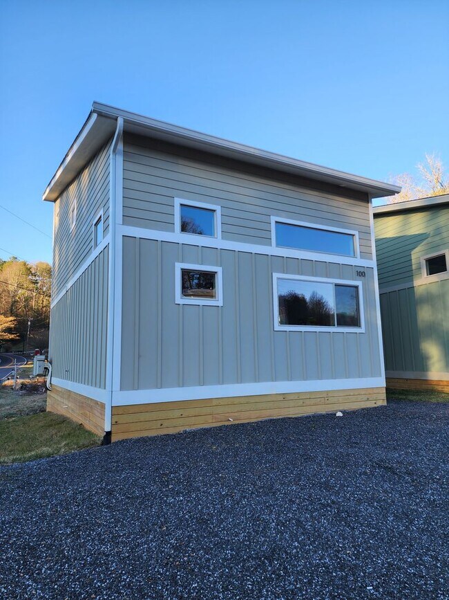 Foto del edificio - New Construction Rental-East Asheville