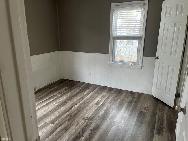 Building Photo - 2 br, 1 bath House - 54255 Maple Lane