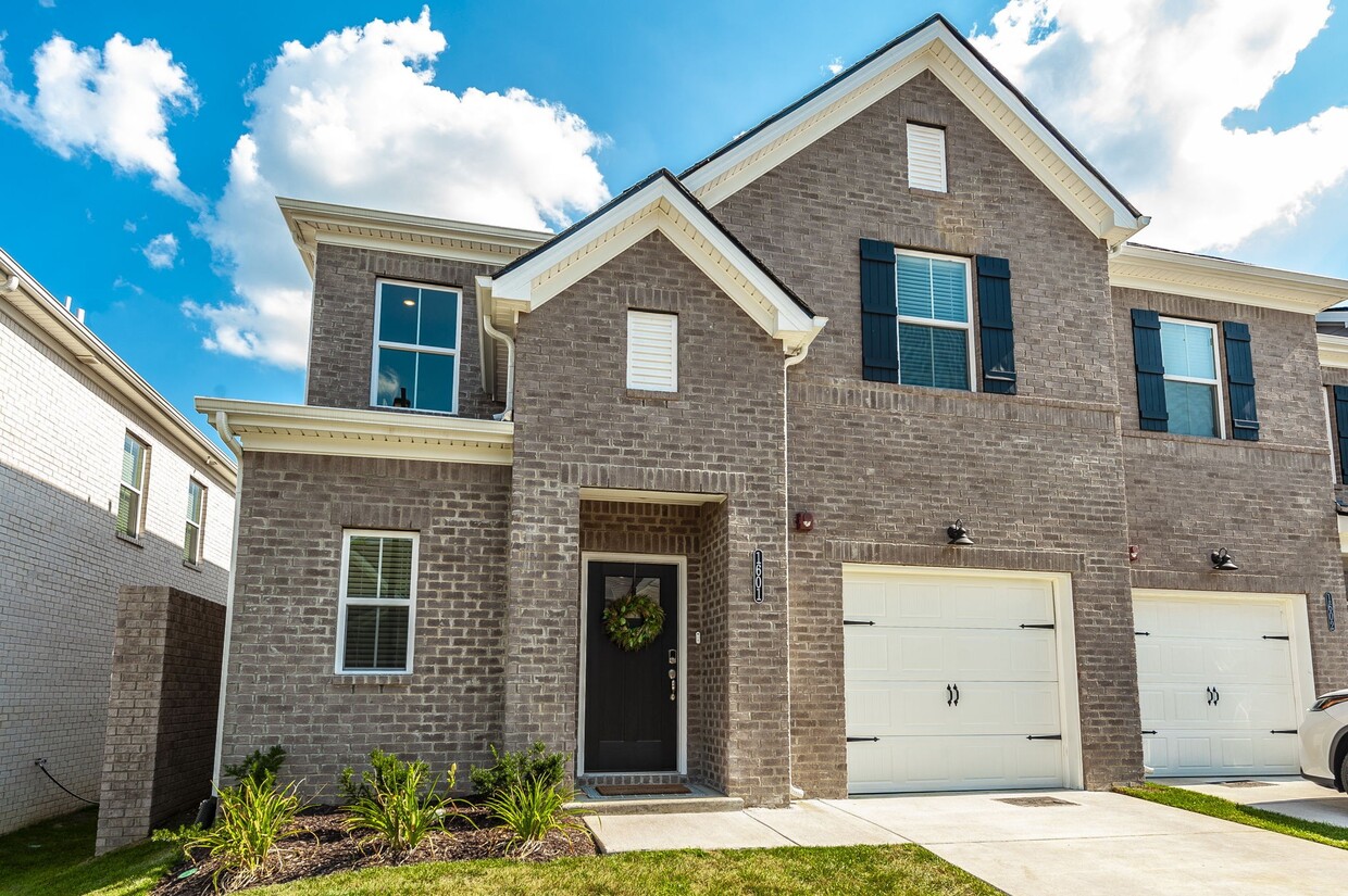 Foto principal - 204 Douglas Bend Rd