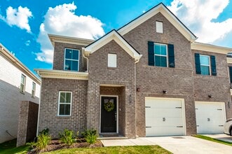 Building Photo - 204 Douglas Bend Rd Building Photo - 204 Douglas Bend Rd