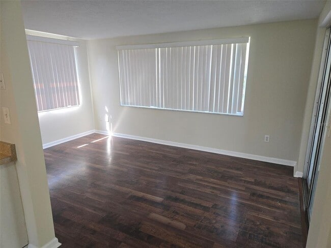 Building Photo - 7408 Country Club Dr