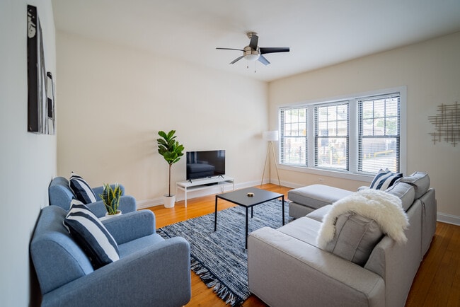 Foto del edificio - 2989 N Lawndale Ave