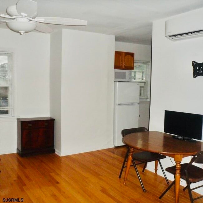 Building Photo - 7817 Ventnor Ave