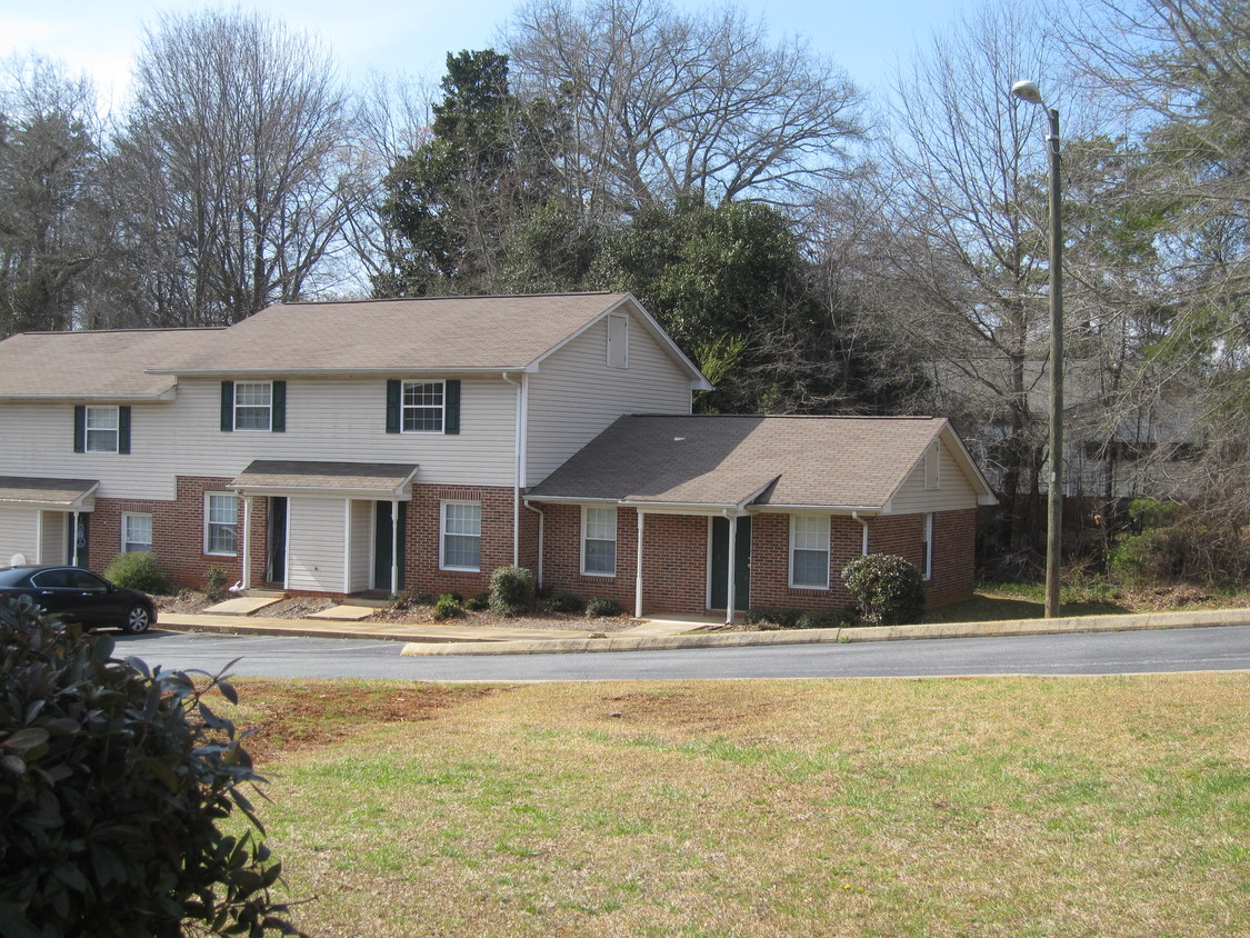 Building Photo - Shoals Pointe