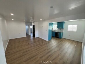 Building Photo - 1541 N Hope Ave