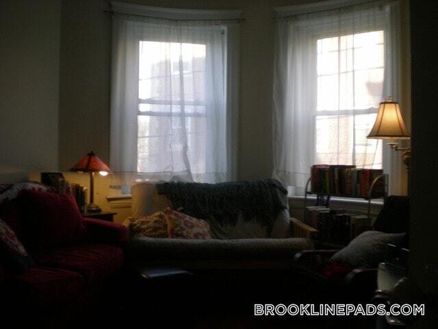 Foto del edificio - 208 Winthrop Rd