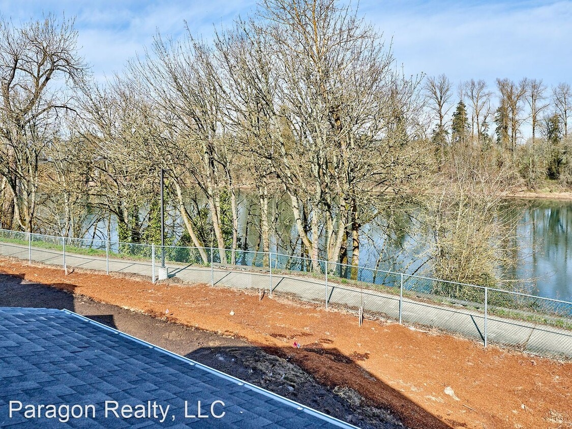 3 br, 2 bath House 936 Front Ave. NE House for Rent in Albany, OR