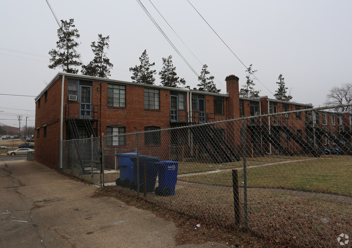 Building Photo - 6139 Kansas Ave NE