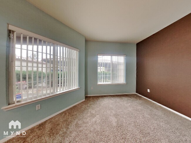 Foto del edificio - 4200 E Commerce Way