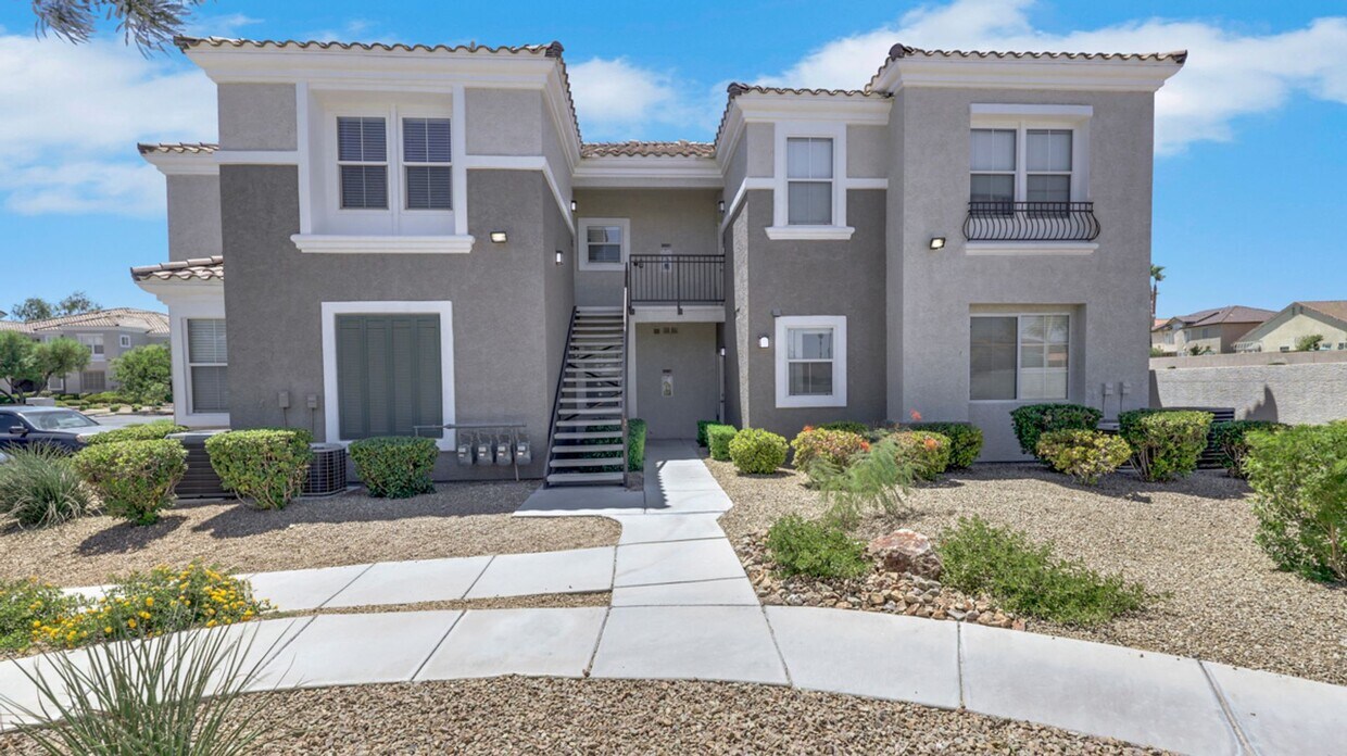Foto principal - Gorgeous 3 bedroom Condo in Green Valley