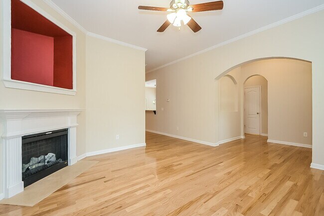 Building Photo - 330 Stoney Hollow Rd