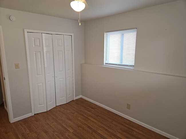 Building Photo - 50% off 1st month: 2BR/1BA in Grandview