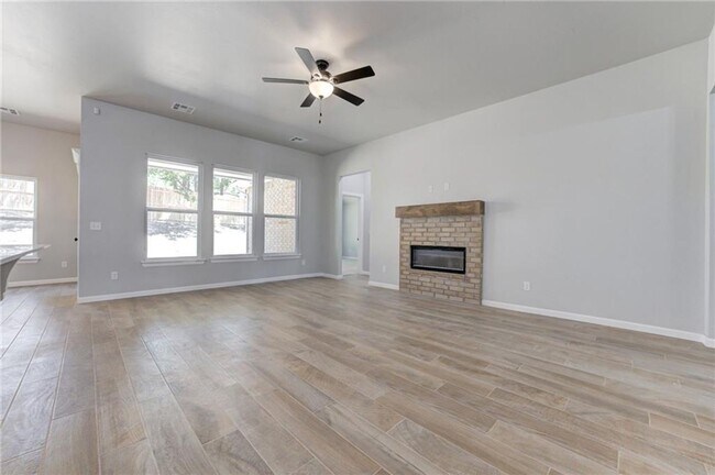 Foto del edificio - Newer Home For Lease in Noble.  15 minutes to OU Campus